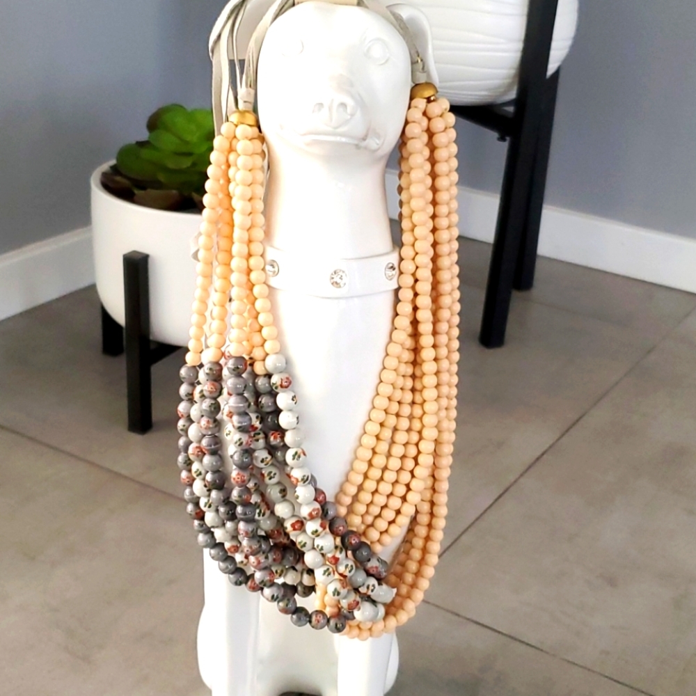 ANTHROPOLOGY BEAUTIFUL CHUNKY GLASS NECKLACE